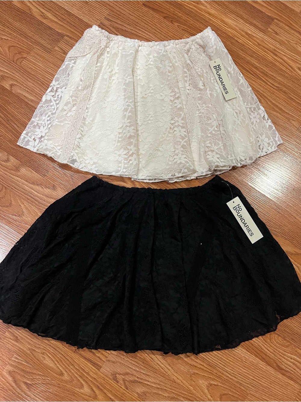 2 No Boundaries Women's Lace Skirt - White and Black. Size S(4-6)